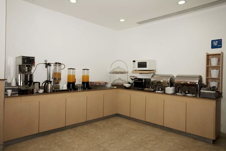 Breakfast/Coffee Service 14 of 32