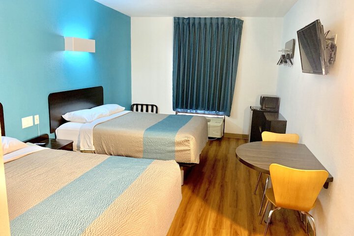 2 Queen Beds (6 of 14)