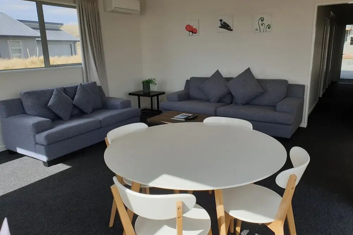 Room 6 of 12