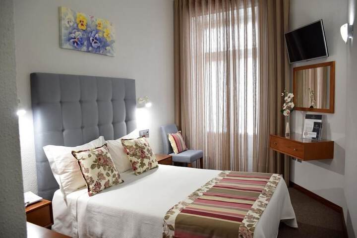 Room 6 of 63