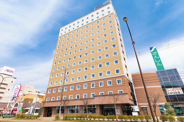 Exterior of TOYOKO INN Tsubame-Sanjo Ekimae