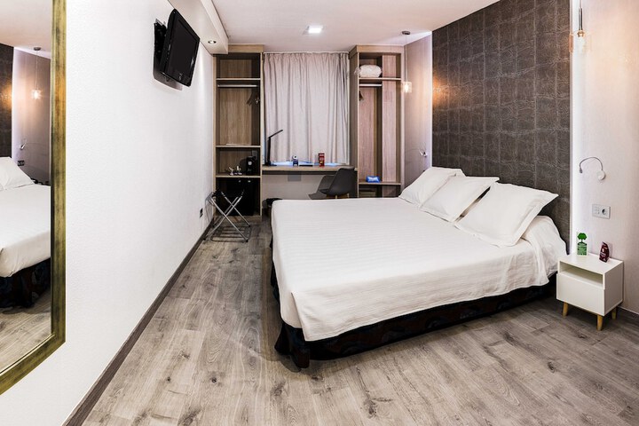 Room 9 of 72