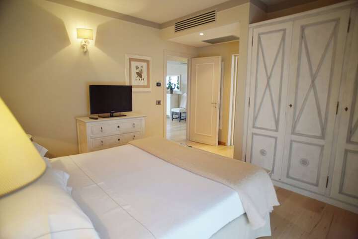 Room 36 of 216