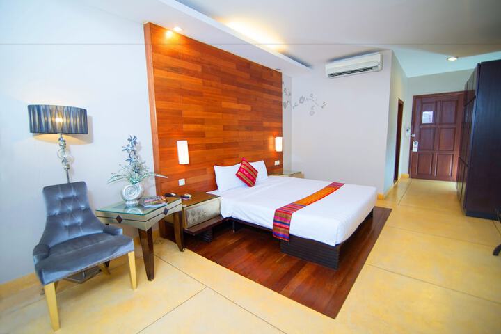 Room 9 of 36
