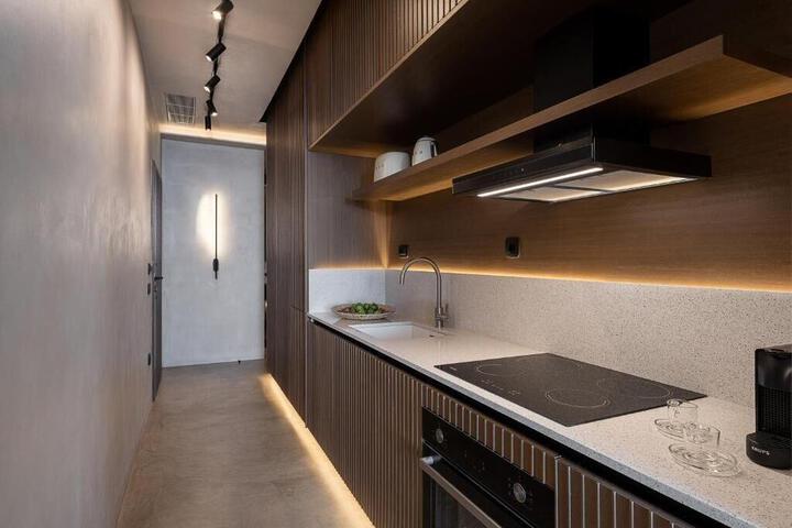 Room 27 of 38