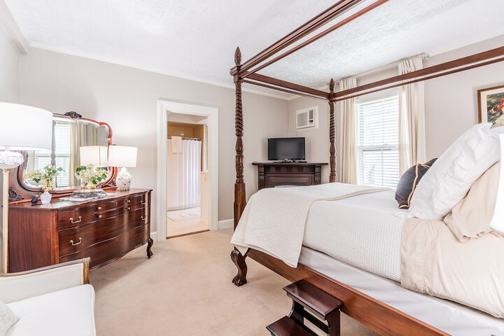 Room 4 of 87