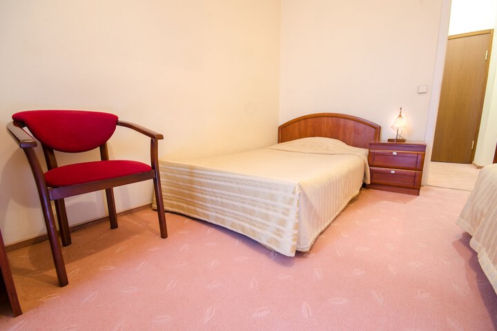Room 16 of 60