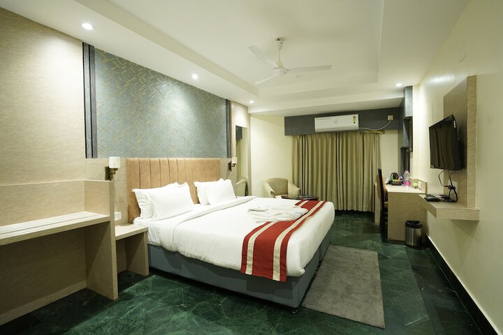 Room 5 of 28