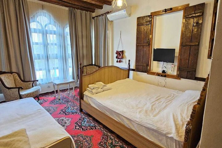 Room 11 of 25