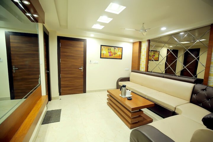 Room 6 of 17