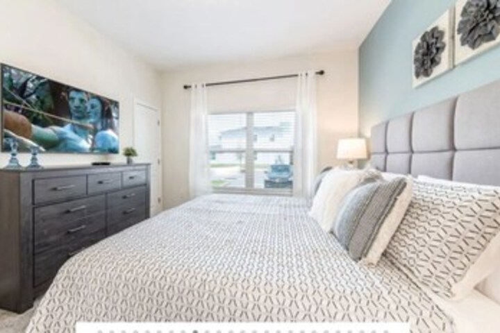 Room 10 of 11