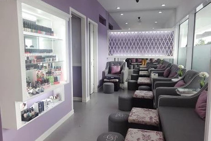 Nail salon