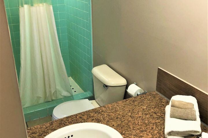 Standard Double Room (3 of 4)