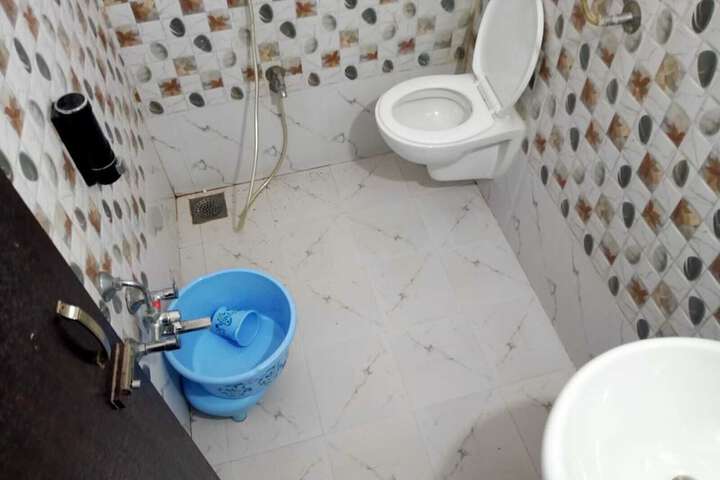 Room 6 of 11