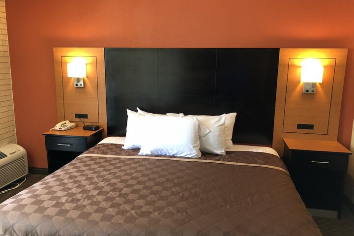 1 King Bed (12 of 13)