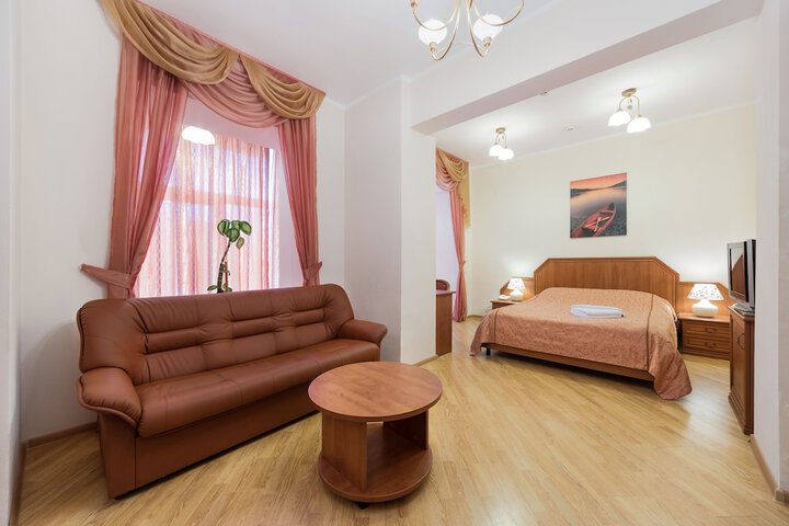 Room 10 of 46
