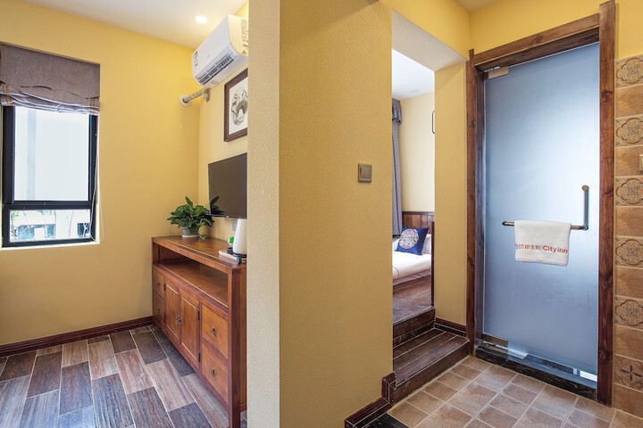 Room 17 of 35