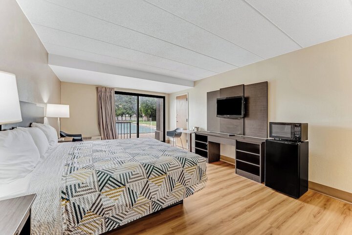 Room 14 of 27