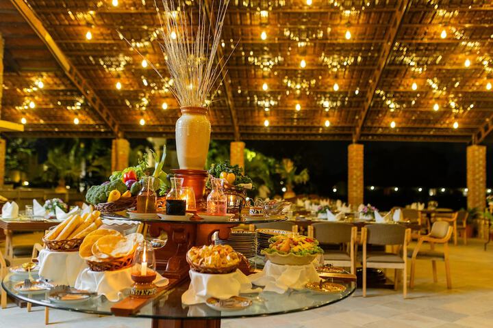 Dining Photos