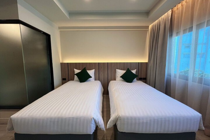 Room 4 of 49