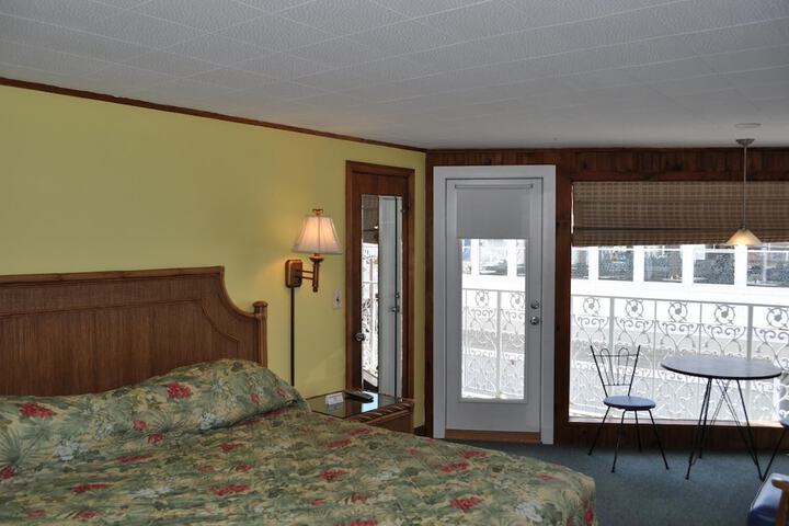 Room 10 of 46