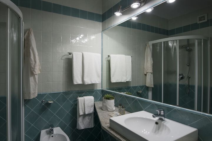 Room 32 of 79