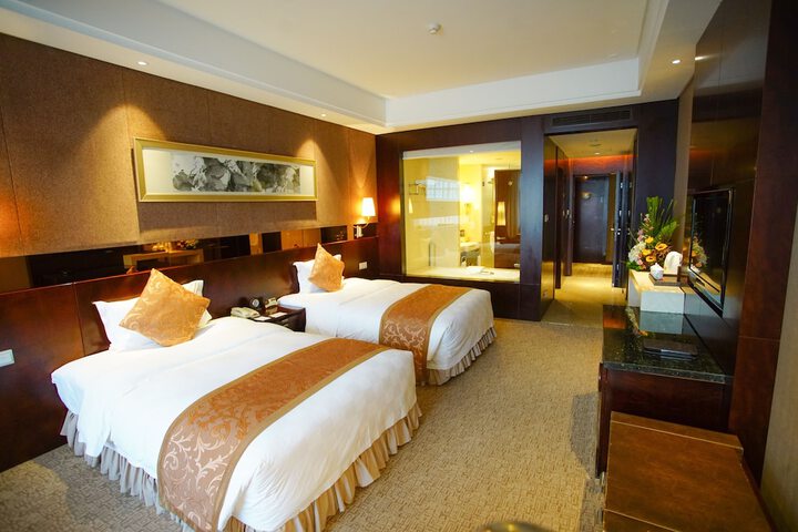 Room 5 of 33