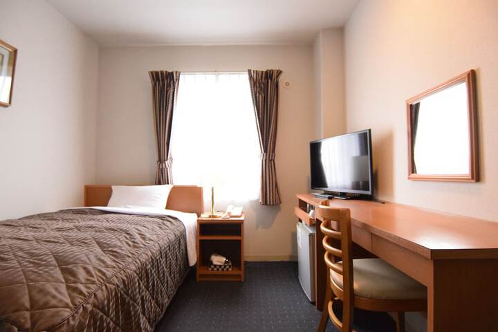 Room 5 of 33