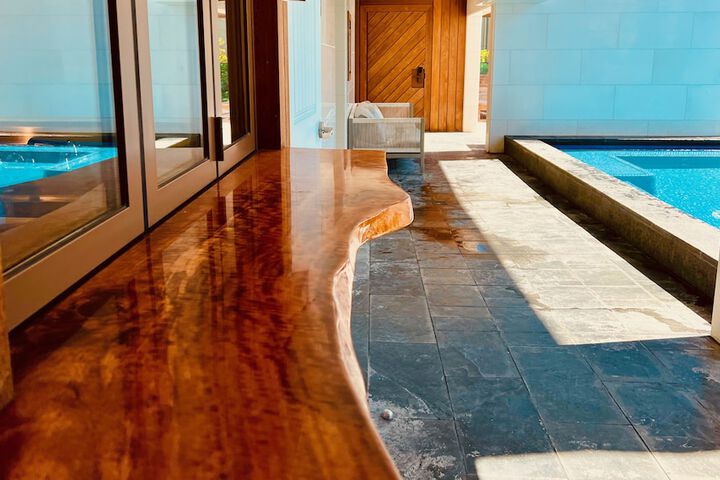 Poolside bar