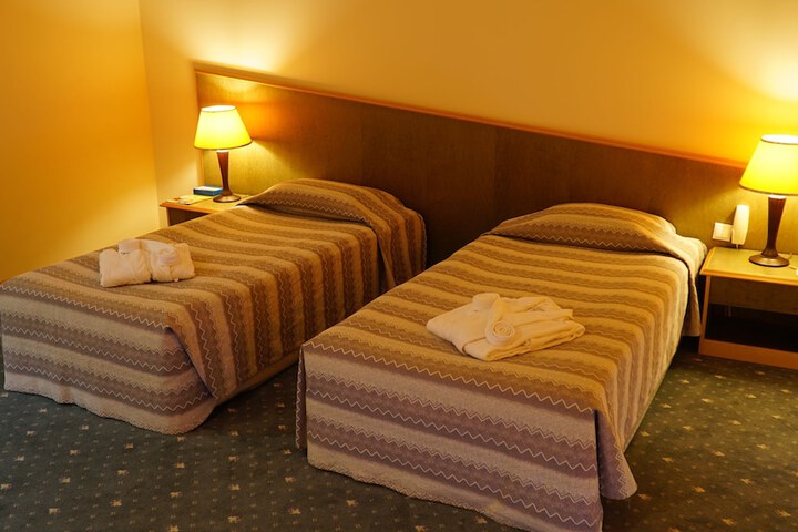 Room 4 of 95