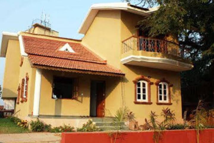 THE BUNGALOWS LIGHT HOUSE