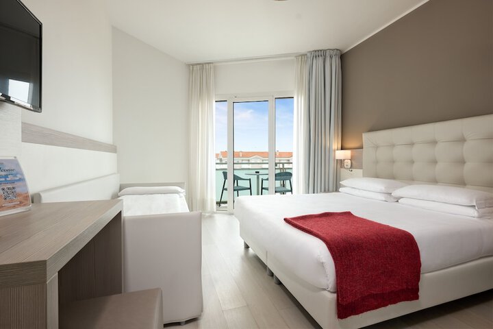 Room 50 of 125