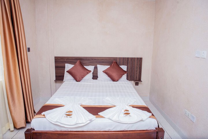 Room 27 of 40