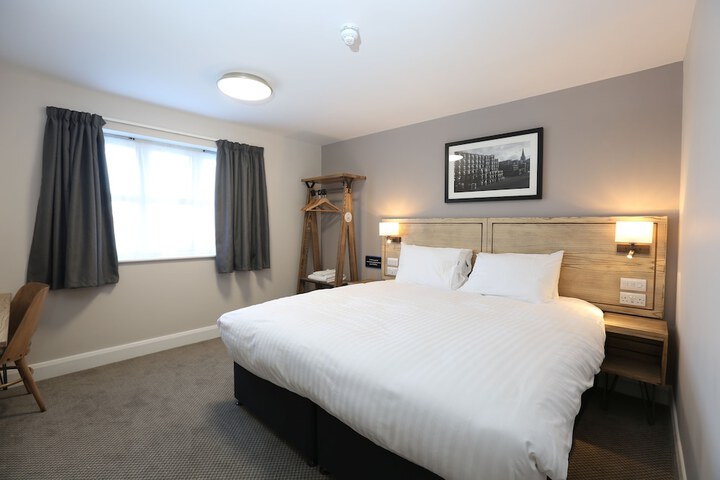 Room 12 of 28