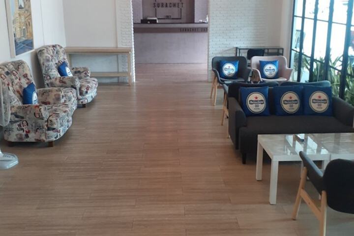 Lounge 98 of 117