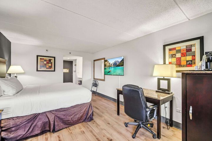 Room 33 of 79