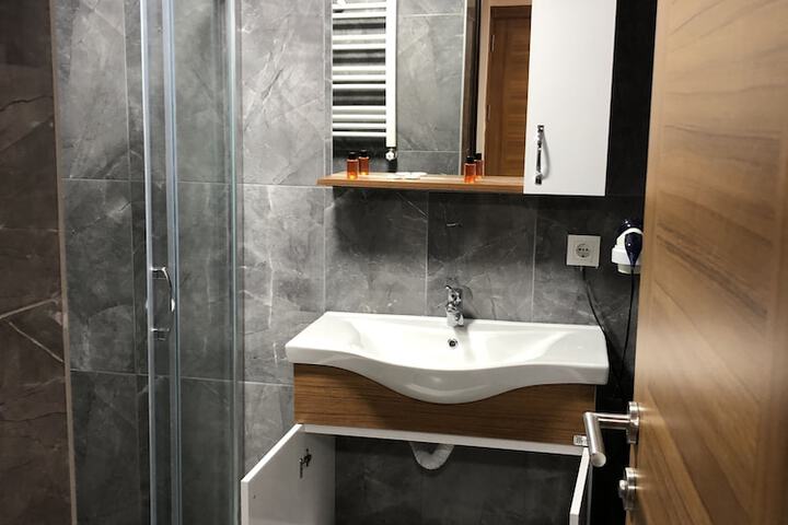 Room 50 of 61