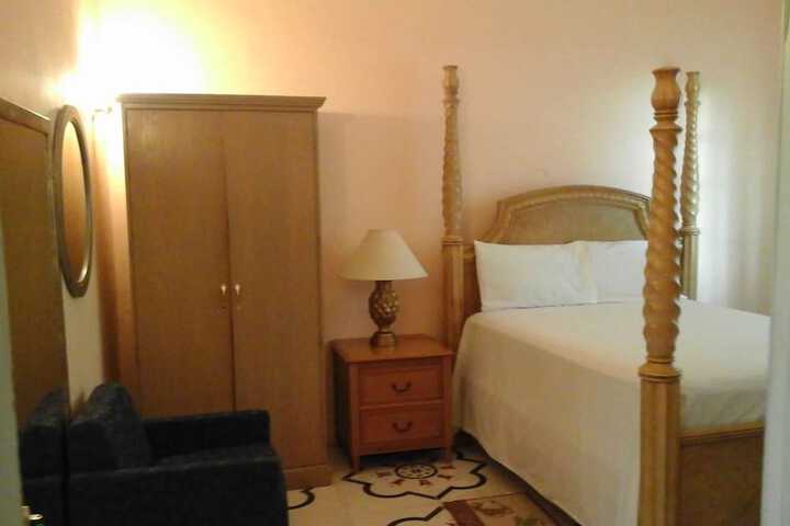 Room 4 of 48