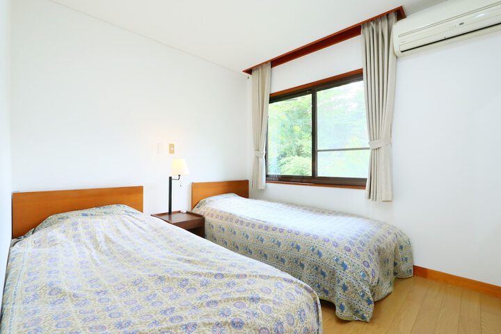 Room 3 of 7