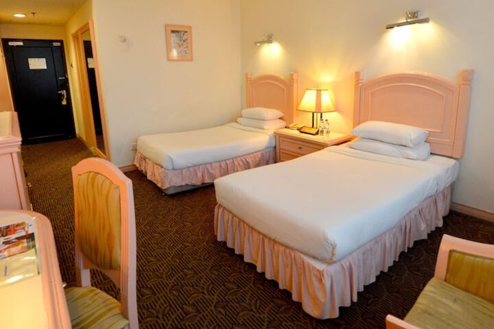 Room 6 of 49
