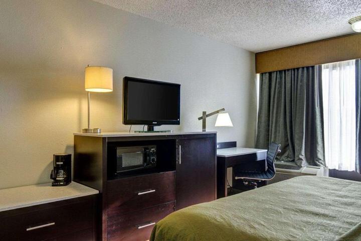 1 King Bed (2 of 9)