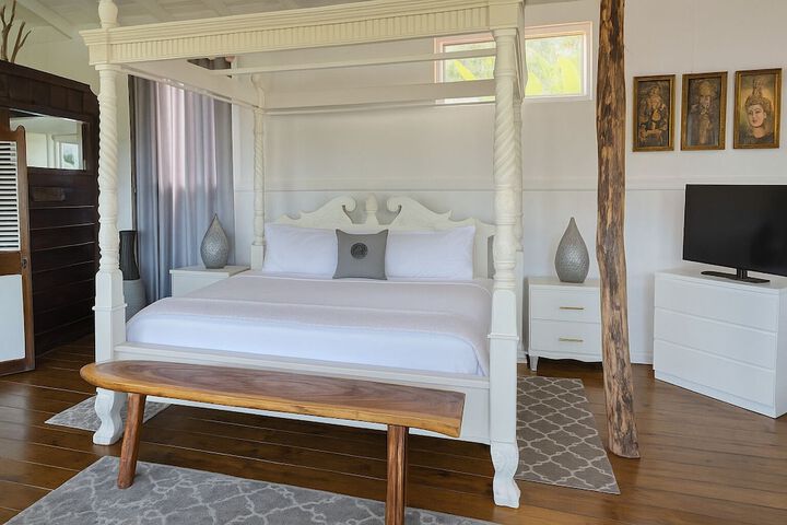 Room 5 of 16