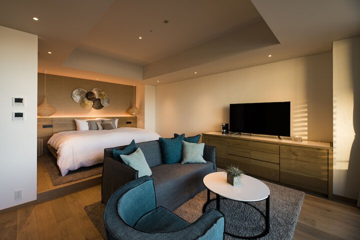 Room 10 of 32