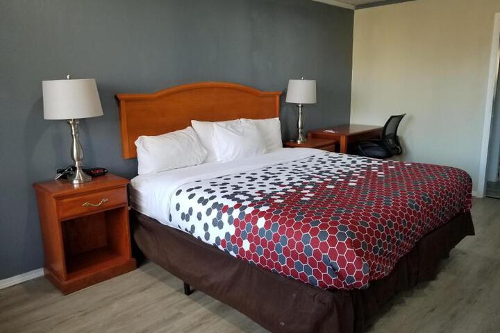 1 King Bed (10 of 10)