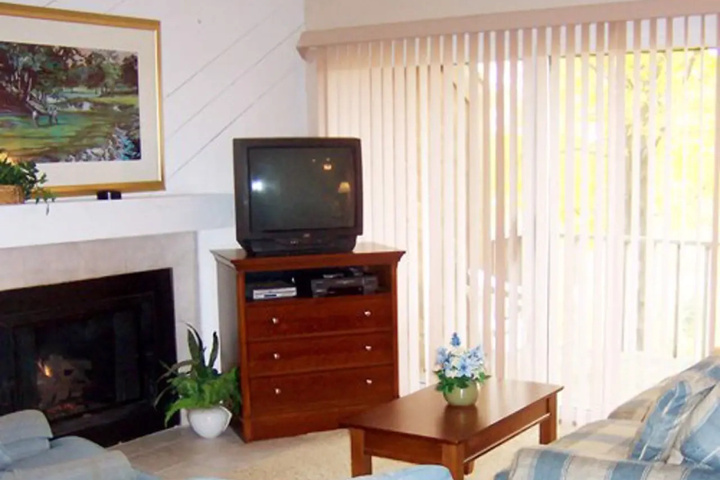 Room 4 of 12