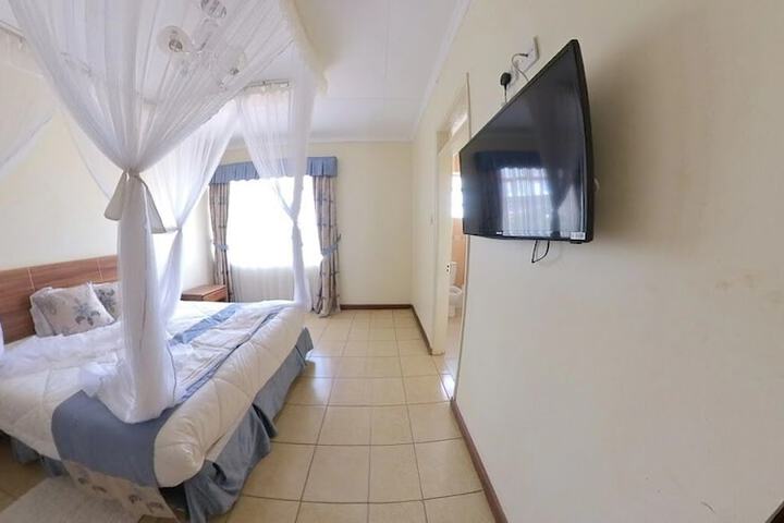 Room 5 of 32