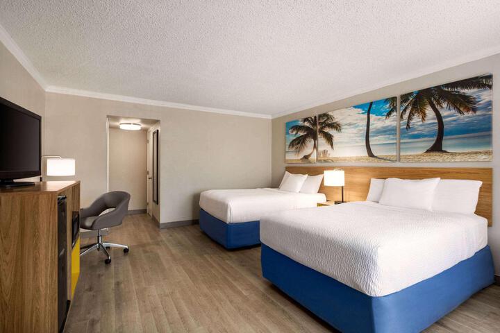 1 Queen Bed (2 of 11)