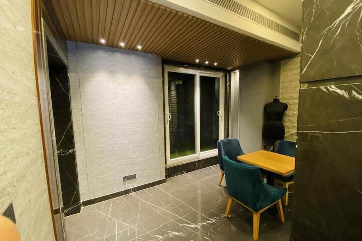 Business Center 76 of 80