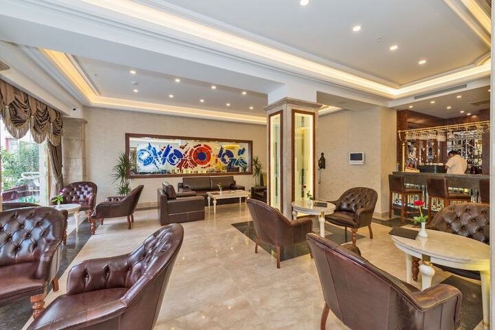 Entrance & Lobby