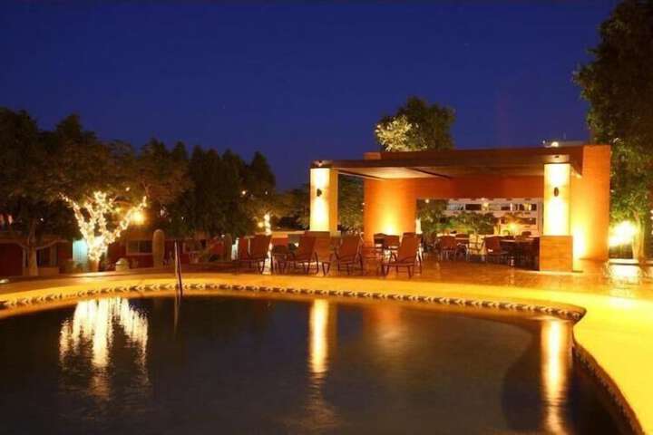 Hotel Pool
